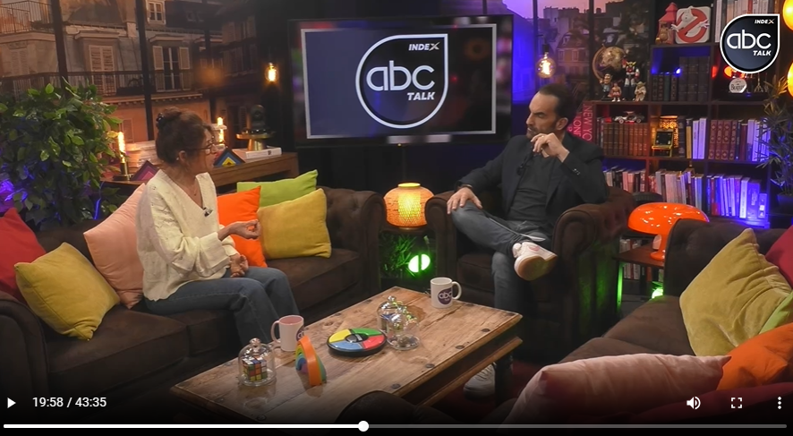 Découvrez le portrait vidéo de Laurence Binard Le Duff , astrologue sur la chaîne TV ABC Talk
